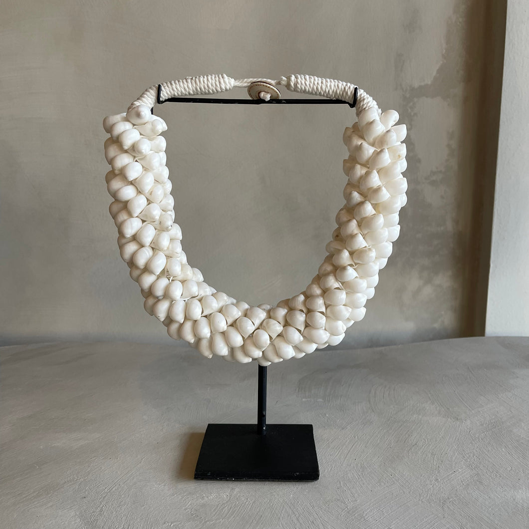 Ornament shell white S