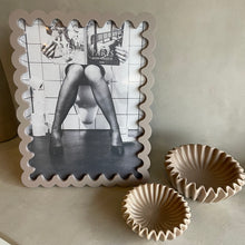 Afbeelding in Gallery-weergave laden, HV frame wavey taupe

