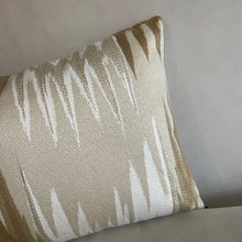 Afbeelding in Gallery-weergave laden, Cushion Athena
