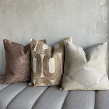 Afbeelding in Gallery-weergave laden, Cushion Eloise
