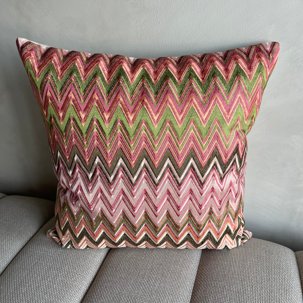 Cushion zigzag pink green (p.st.)