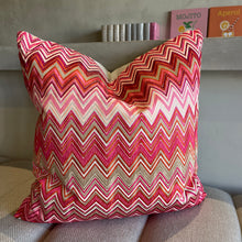 Afbeelding in Gallery-weergave laden, cushion zigzag pink
