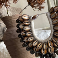 Afbeelding in Gallery-weergave laden, Ornament shell brown
