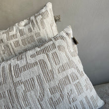 Afbeelding in Gallery-weergave laden, Cushion Fabia beige 30x50cm
