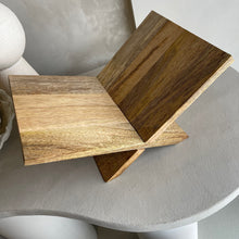 Afbeelding in Gallery-weergave laden, Bookstand Tonosi
