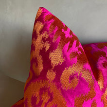 Afbeelding in Gallery-weergave laden, Cushion Victoria

