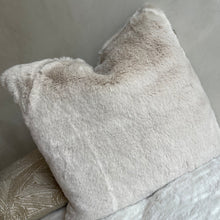 Afbeelding in Gallery-weergave laden, Cushion Zaya 45cm pumice stone
