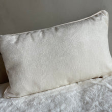 Afbeelding in Gallery-weergave laden, Cushion Lewy snow white

