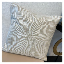 Afbeelding in Gallery-weergave laden, Cushion Celine
