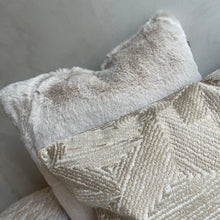 Afbeelding in Gallery-weergave laden, Cushion Zaya 45cm pumice stone
