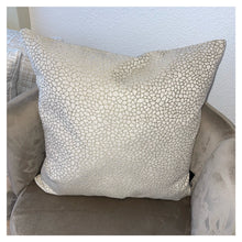 Afbeelding in Gallery-weergave laden, Cushion June 50x50cm
