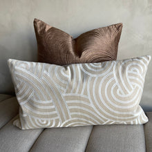 Afbeelding in Gallery-weergave laden, Cushion Eloise
