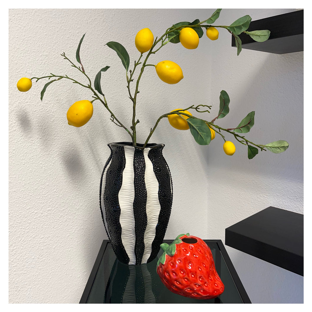 Vase strawberry