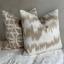 Afbeelding in Gallery-weergave laden, Cushion Esmee
