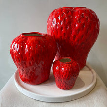 Afbeelding in Gallery-weergave laden, Vase strawberry L

