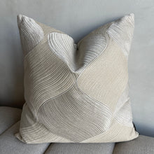 Afbeelding in Gallery-weergave laden, Cushion Fiorella
