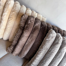 Afbeelding in Gallery-weergave laden, Cushion fluffy stone

