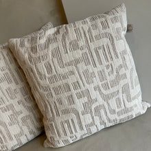 Afbeelding in Gallery-weergave laden, Cushion Fabia beige 45cm
