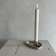 Afbeelding in Gallery-weergave laden, Candleholder silver oval
