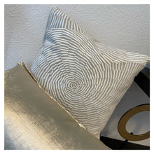 Afbeelding in Gallery-weergave laden, Cushion Celine
