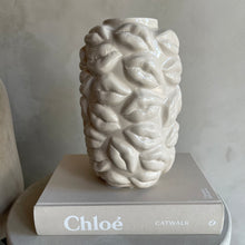 Afbeelding in Gallery-weergave laden, Vase kisses beige
