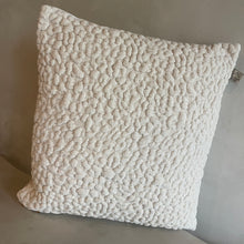 Afbeelding in Gallery-weergave laden, Cushion Lauro beige
