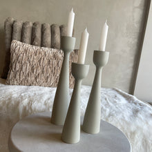 Afbeelding in Gallery-weergave laden, Candleholder ivory 29cm
