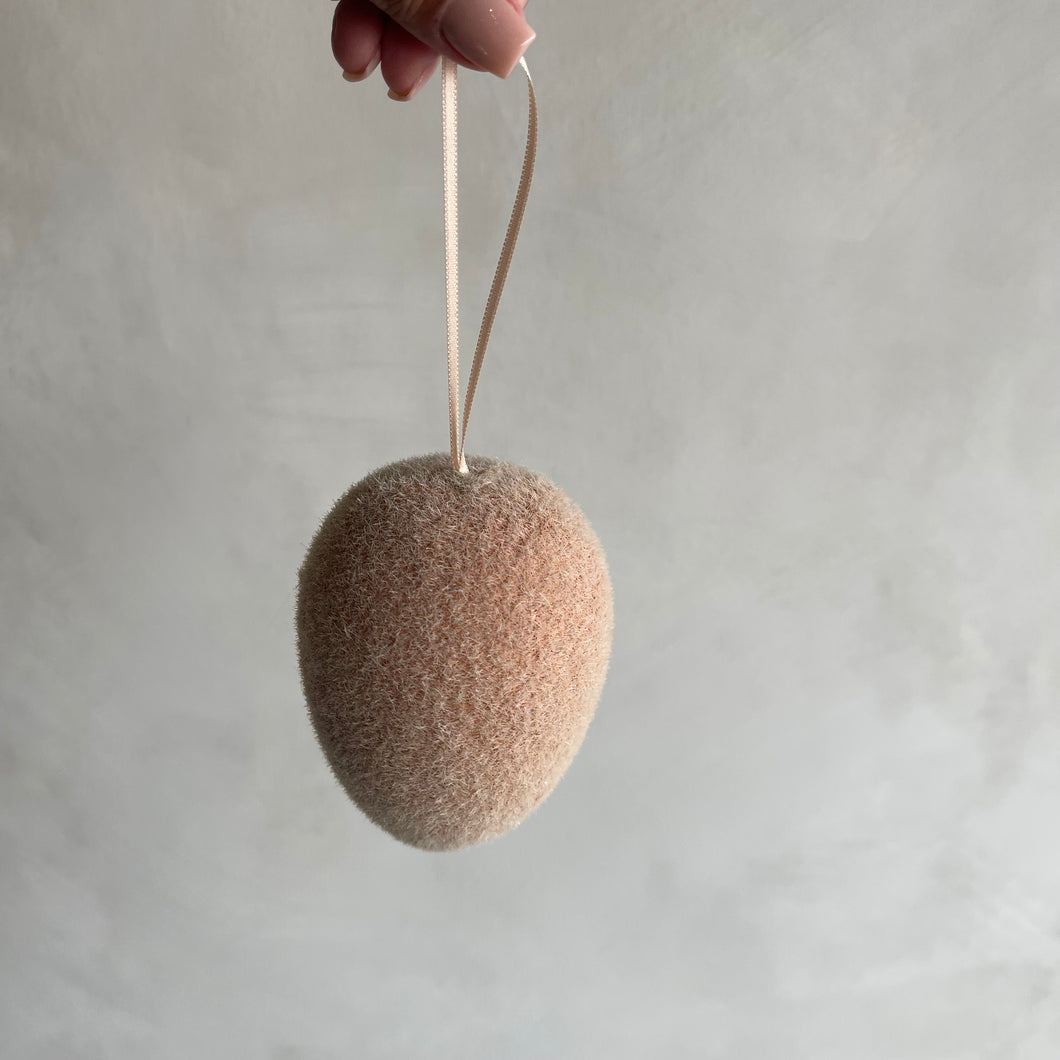 Fluffy easter egg sand