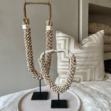 Afbeelding in Gallery-weergave laden, Ornament shell beige S
