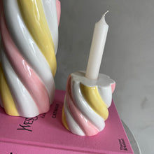 Afbeelding in Gallery-weergave laden, HV candleholder swirl pink/yellow

