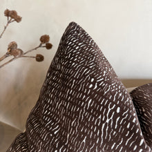 Afbeelding in Gallery-weergave laden, Cushion Bonnie brown
