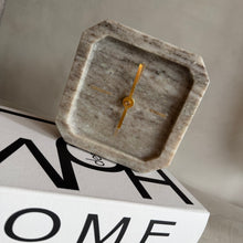 Afbeelding in Gallery-weergave laden, Clock Pablia marble
