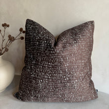 Afbeelding in Gallery-weergave laden, Cushion Bonnie brown
