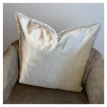 Afbeelding in Gallery-weergave laden, Cushion velvet ivory 45cm
