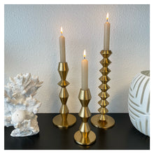 Afbeelding in Gallery-weergave laden, HV geometric candleholder M gold
