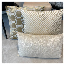 Afbeelding in Gallery-weergave laden, Cushion hexagon taupe
